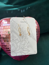 Load image into Gallery viewer, Katydid. K73 earrings
