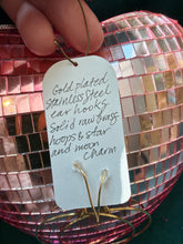 Load image into Gallery viewer, Katydid. K74 earrings
