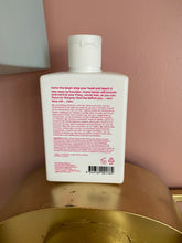 Load image into Gallery viewer, Mane tamer shampoo
